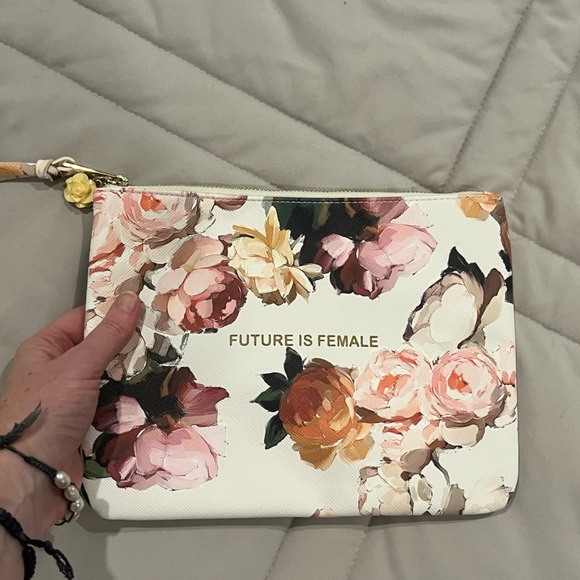 Floral hand held purse - Picture 2 of 5